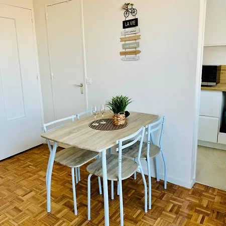 Cosy Flat With View Asnières